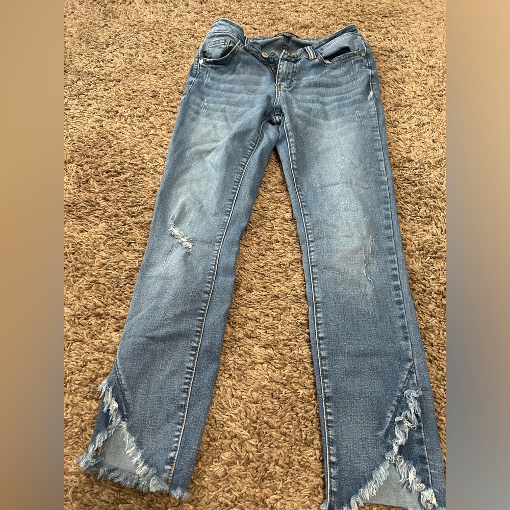 Adorable Judy blue jeans
Cute ankle details